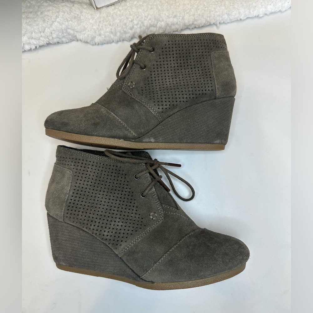 Toms wedge ankle booties Women’s size 7.5